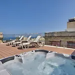 Luxe 3-bedroom Duplex Penthouse With Sea View Terrace And Jacuzzi *