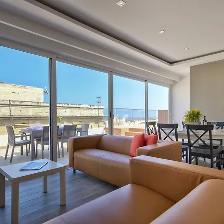 Luxe 3-bedroom Duplex Penthouse With Sea View Terrace And Jacuzzi La Valette
