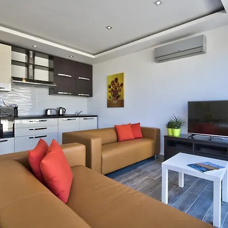 Luxe 3-bedroom Duplex Penthouse With Sea View Terrace And Jacuzzi 瓦莱塔