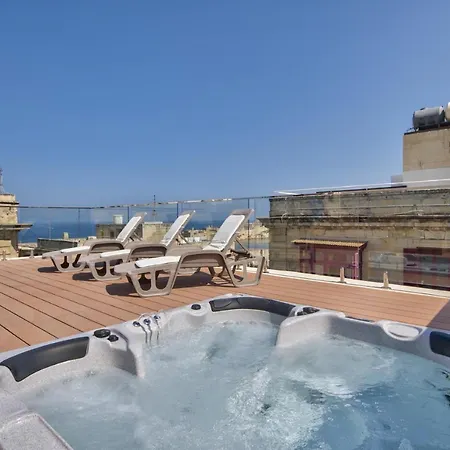 Luxe 3-bedroom Duplex Penthouse With Sea View Terrace And Jacuzzi *