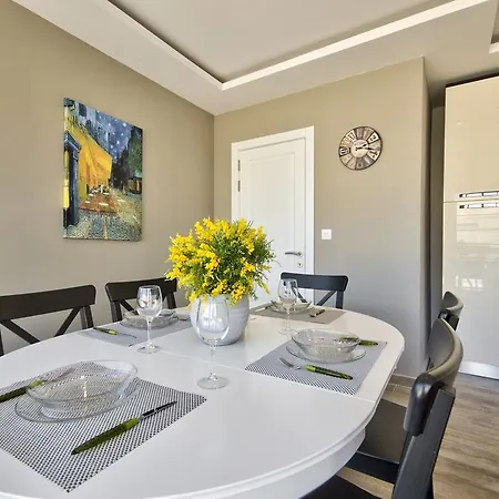 Luxe 3-bedroom Duplex Penthouse With Sea View Terrace And Jacuzzi