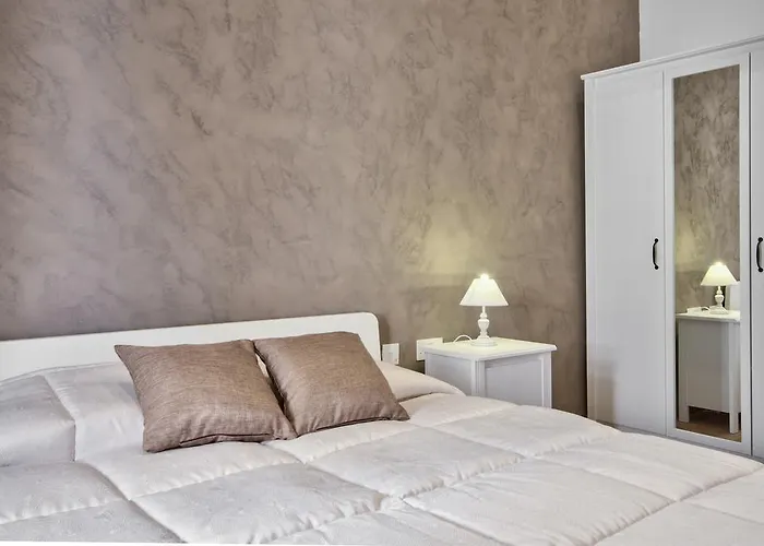 Luxe 3-bedroom Duplex Penthouse With Sea View Terrace And Jacuzzi Apartment *